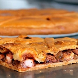 Empanada de pulpo y queso de tetilla - Imagen 1